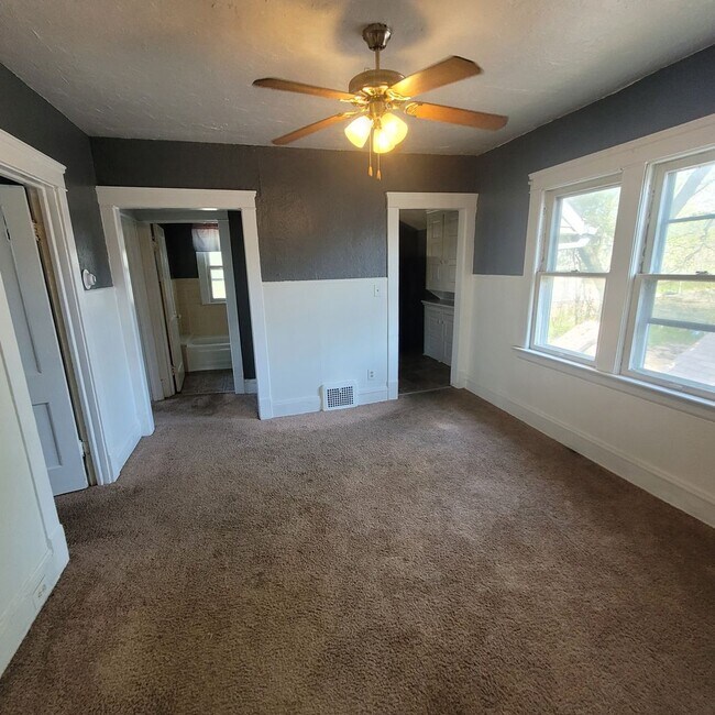 Building Photo - 13611 Beachwood Ave.
