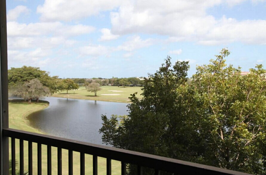 Building Photo - 3300 W Rolling Hills Cir