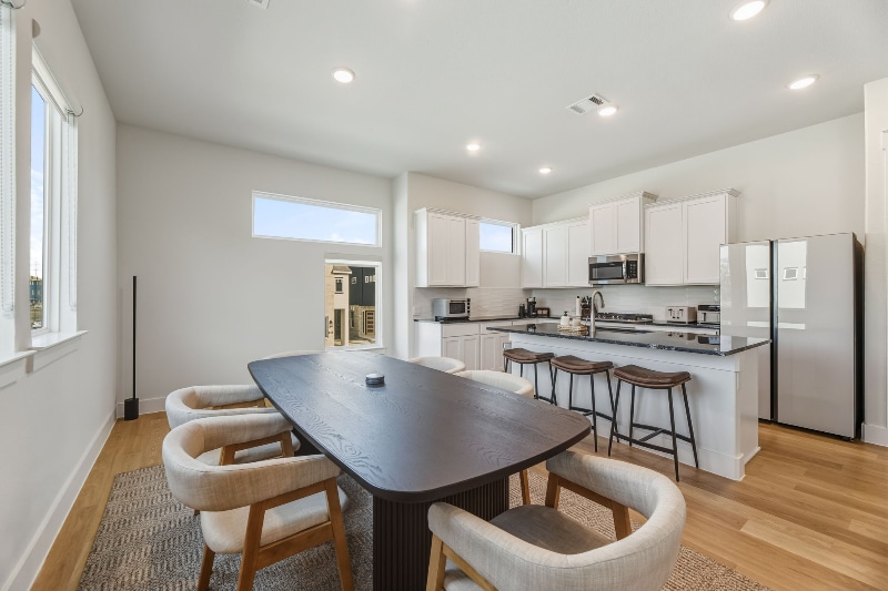 Building Photo - 816 Meadowcrest Dr