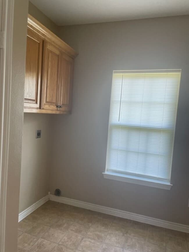 Building Photo - 3/2/2 PTISD