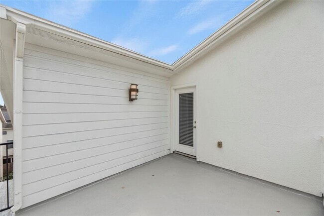 Building Photo - 711 St Charles St