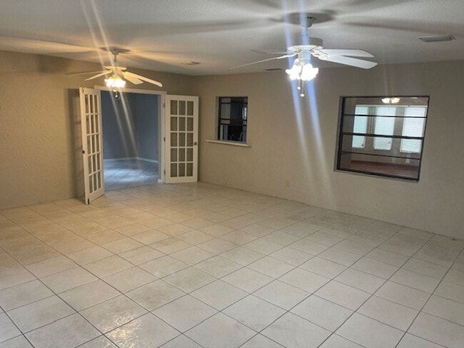 Building Photo - 356 Pipit St NE