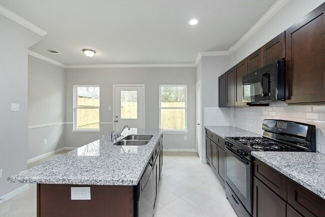 Building Photo - 1043 Marcolin St