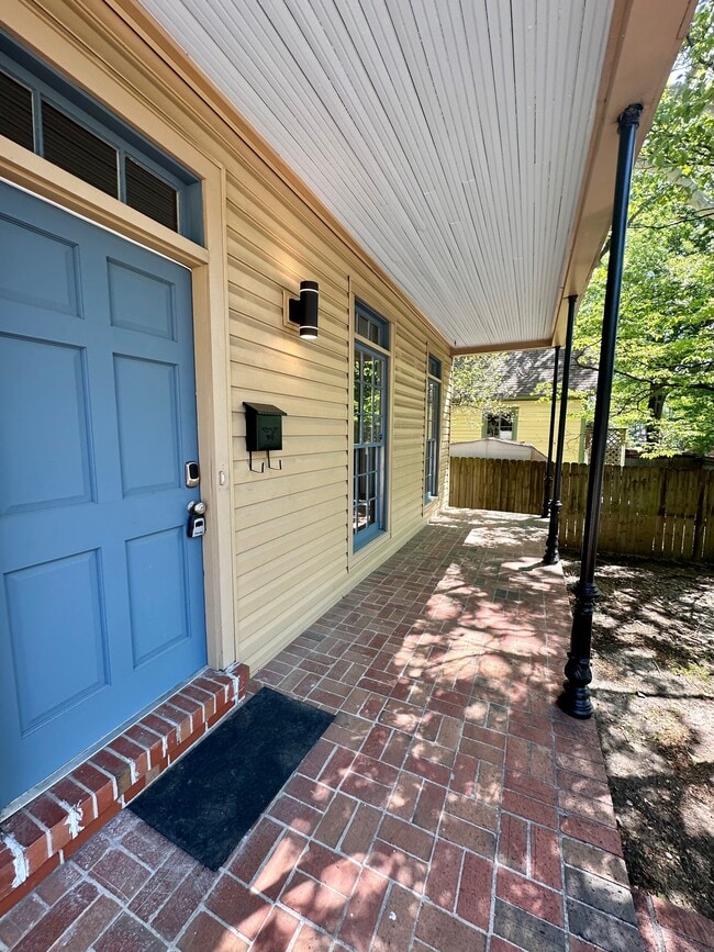 Primary Photo - 1994 Peabody Ave