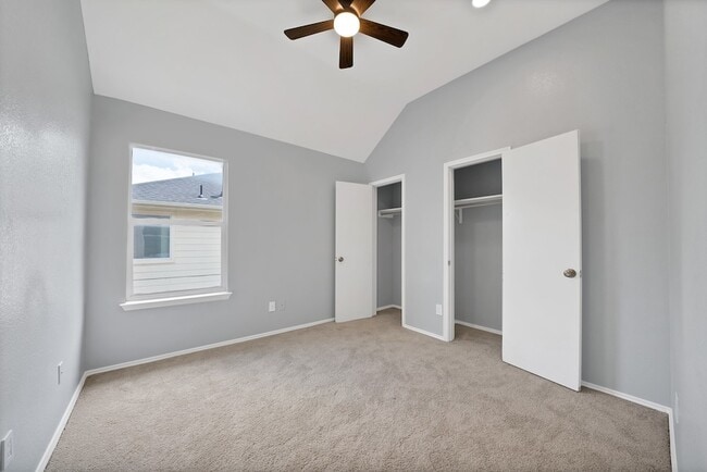 Building Photo - 137 Heritage Dr
