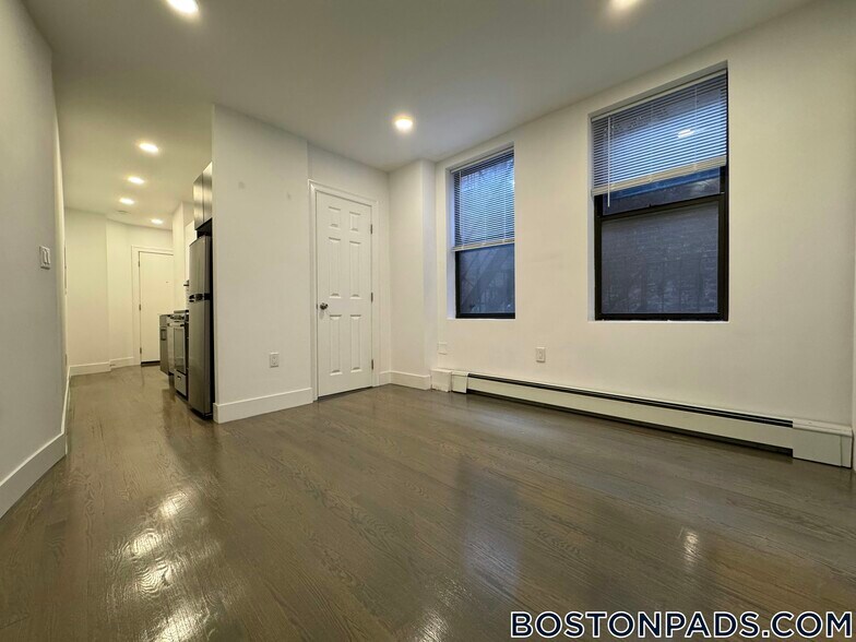 Building Photo - 44 Joy St