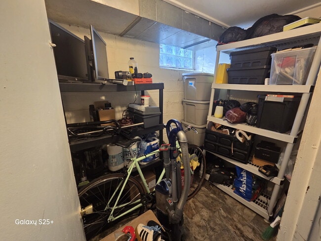 Building Photo - Charming 3-Bedroom, 1-Bath Duplex for Rent! VIDEO TOUR