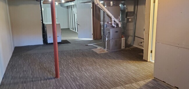 Building Photo - 4 bd, 2 ba, old SW Columbia, corner lot, great shape, fenced, hardwoods, W/D