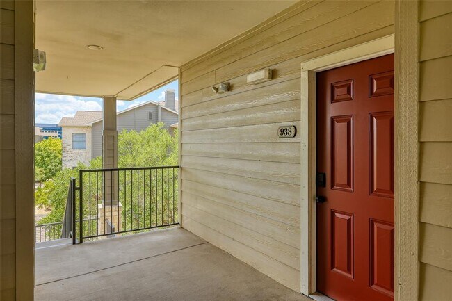 Building Photo - 2320 Gracy Farms Ln