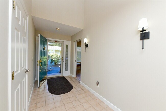 Building Photo - 4 Bittersweet Ln