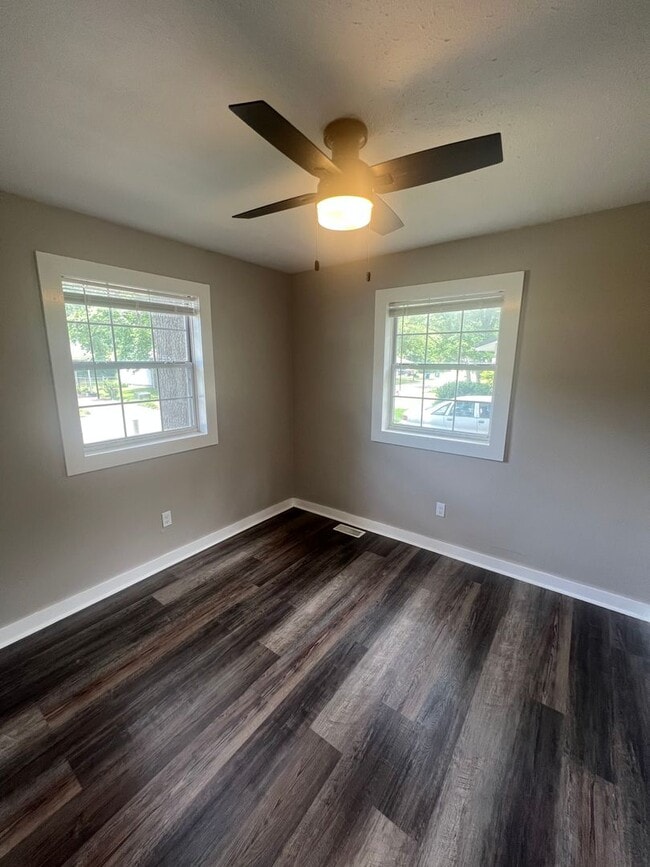 Building Photo - Charming Home in Ideal Location!