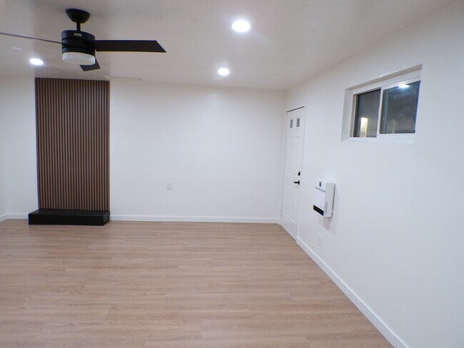 Building Photo - 739 Twin Oaks Ave