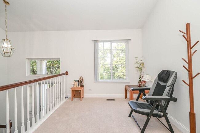 Building Photo - 714 S Rosehall Ln