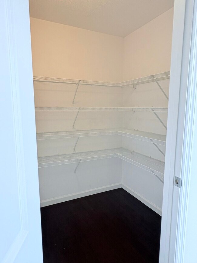 Building Photo - Stunning 2BR 3BA w/ Garage & Central A/C in Westerville!