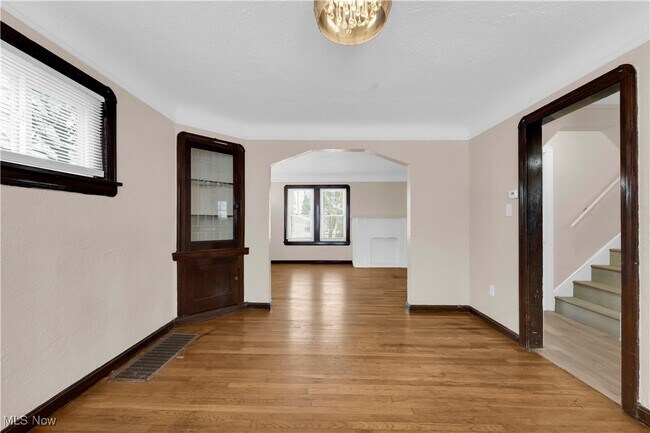 Building Photo - 15602 Walden Ave