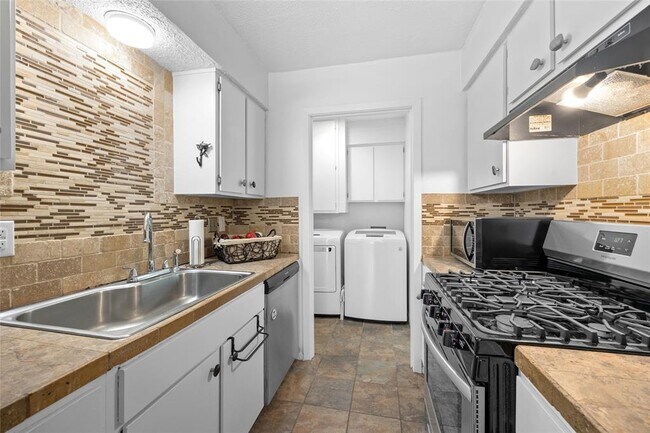 Building Photo - 101 Clearday Dr