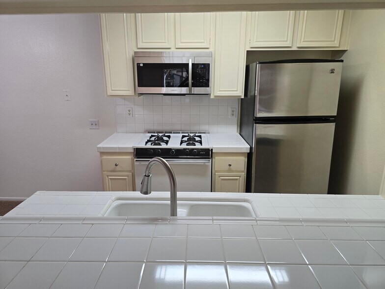 Building Photo - 24518 Nicklaus Dr