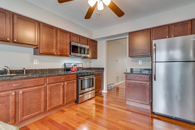 Building Photo - Charming 3 Bedroom Home in Prime Clinton L...