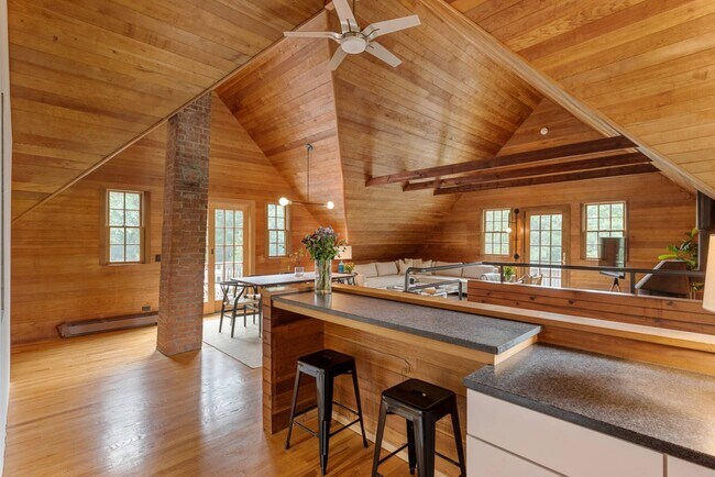 Building Photo - 350 Montauk Hwy