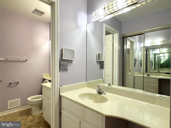 Building Photo - 5127 Kenside Ct