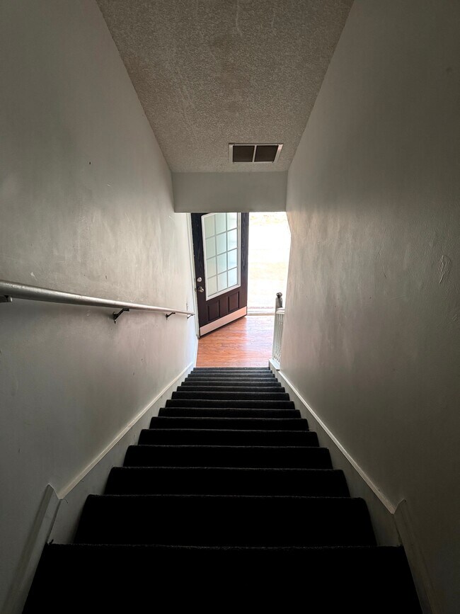 Building Photo - 1925 Boatswain Dr