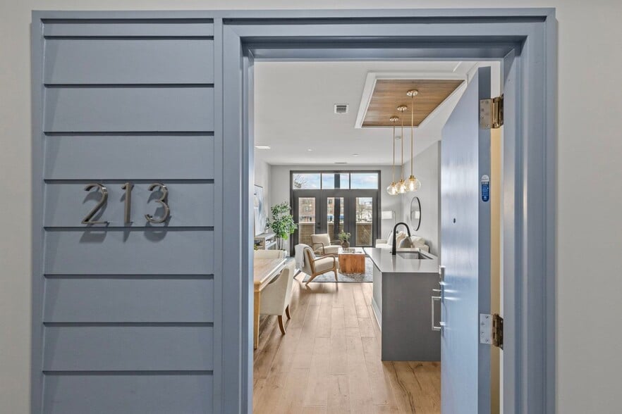 Building Photo - 2401 Euclid Ave