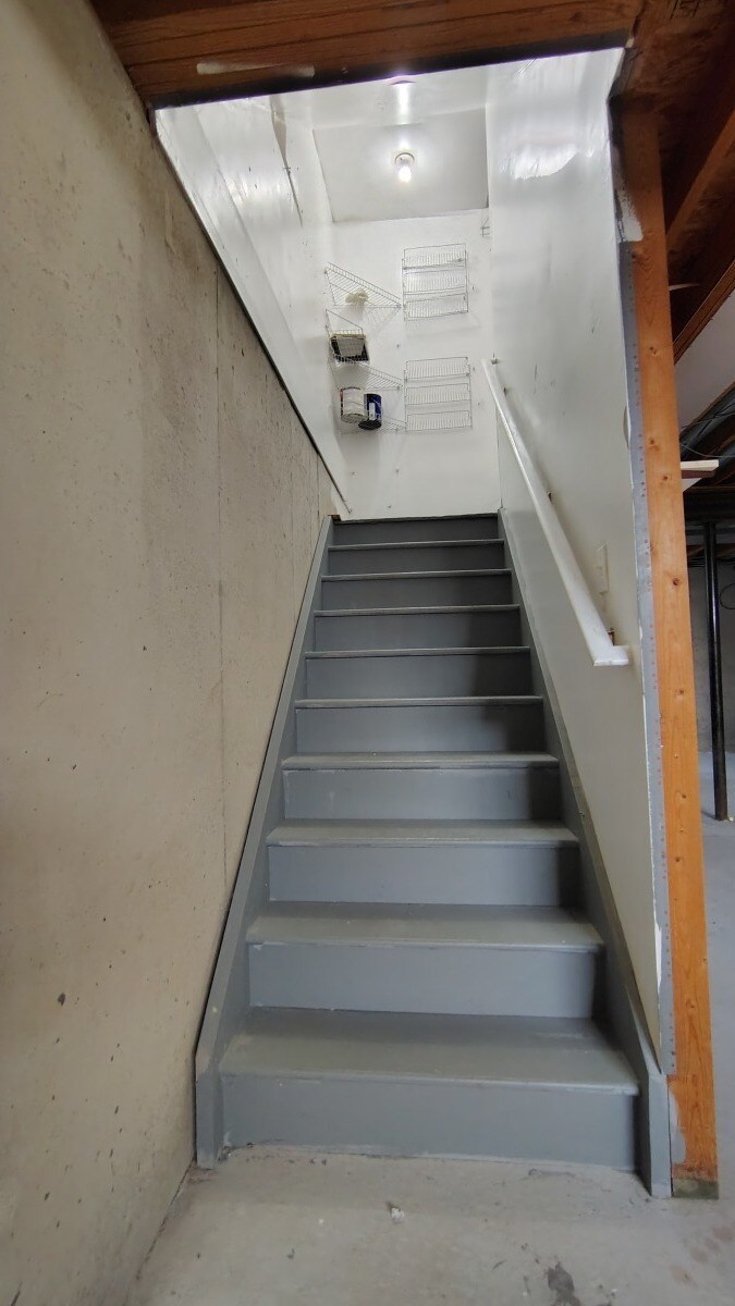 Building Photo - 24757 Bashian Dr