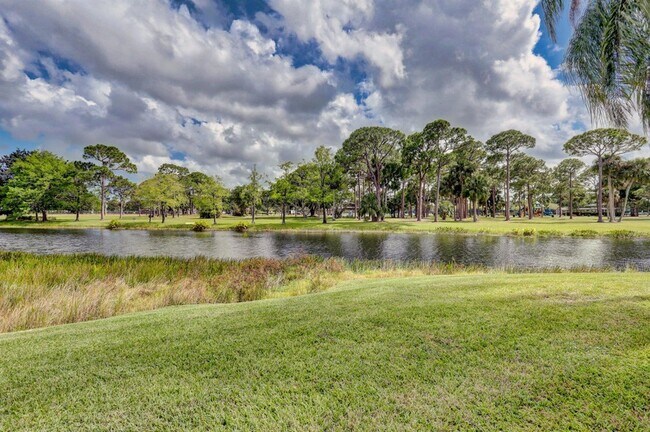 Building Photo - 6 Lexington Ln E