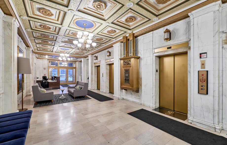Lobby - 314 N Broadway