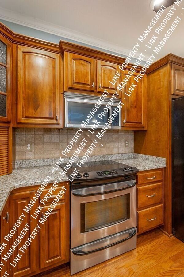 Building Photo - 7655 Lenox Trace Dr