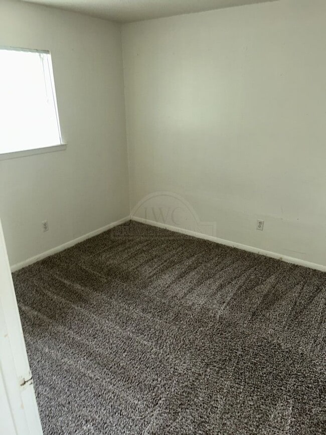 Building Photo - 207 W Avenue A