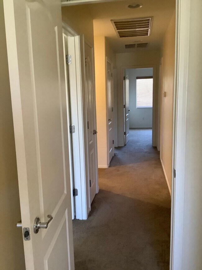 Building Photo - NORTHWEST HOME FOR RENT