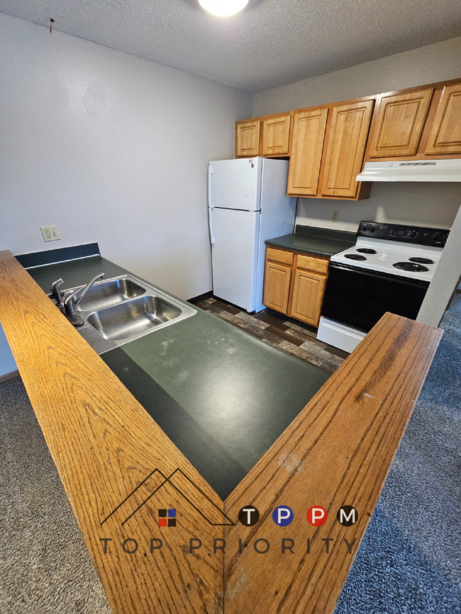 Building Photo - ** WINTER MOVE IN SPECIAL ** 2 Bedroom | 1...