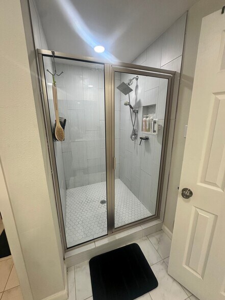 Building Photo - 3444 Kellogg Ave