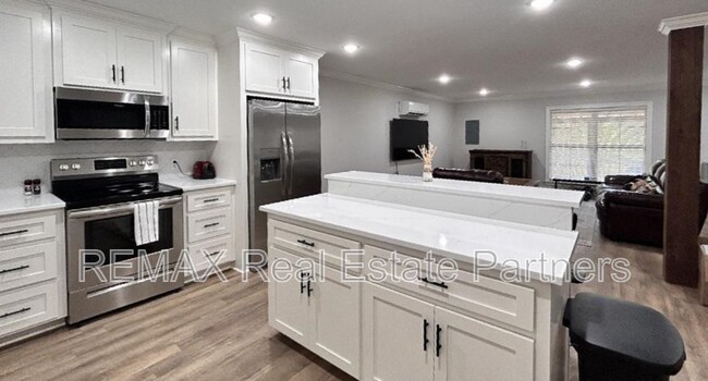 Building Photo - 1007 MS-42