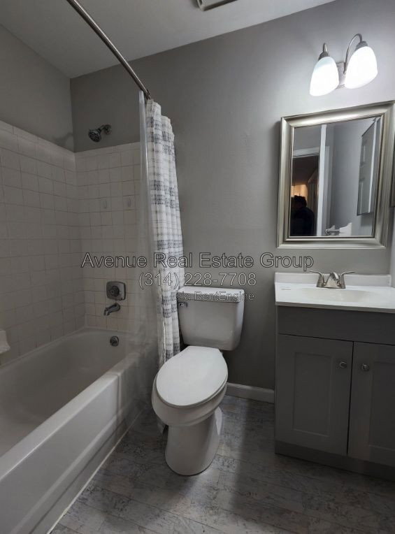 Building Photo - 708 Ridgeside Dr