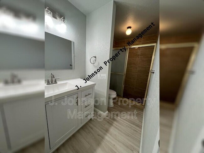 Building Photo - 1144 May Ave