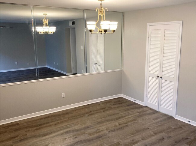 Building Photo - 10282 Briar Forest Dr