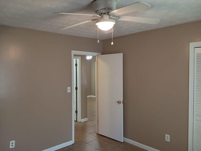 Building Photo - 405 Santa Fe Trail