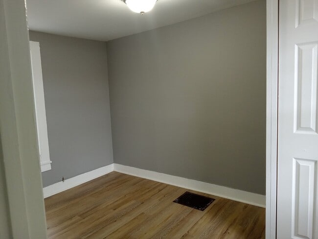 Building Photo - 718-720 E Grape St.