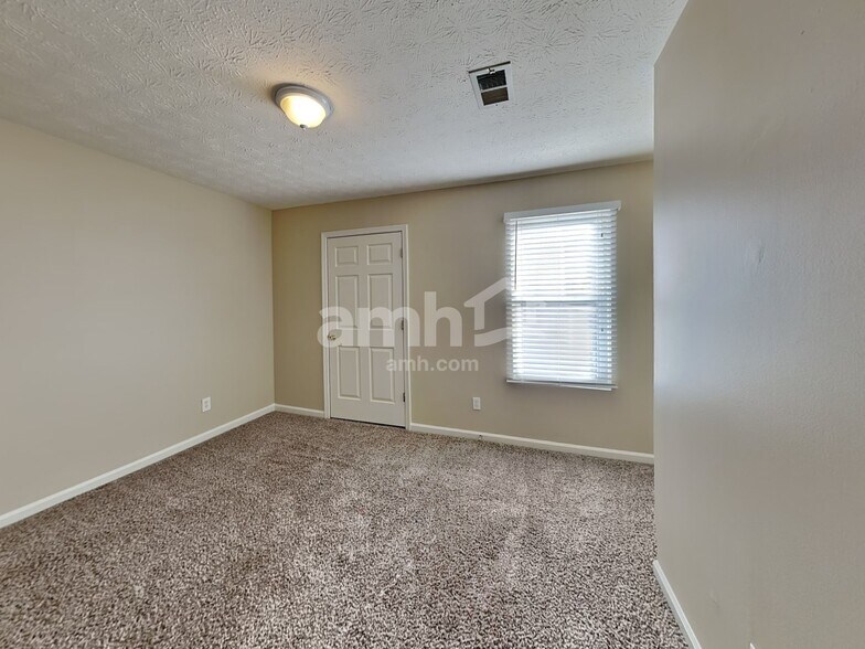 Building Photo - 3002 Sentinel Cir