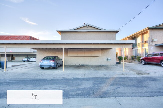 Building Photo - Refined Living with a Newly Remodeled 2 Bedroom 1 Bathroom 2 Story Duplex Residence