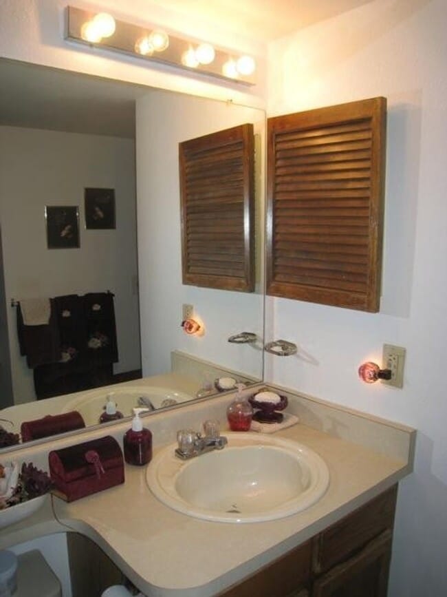 Building Photo - 1 Bedroom 1 Bath in Woodside Village