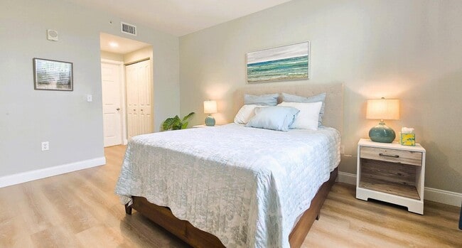 Building Photo - 630 S Sapodilla Ave