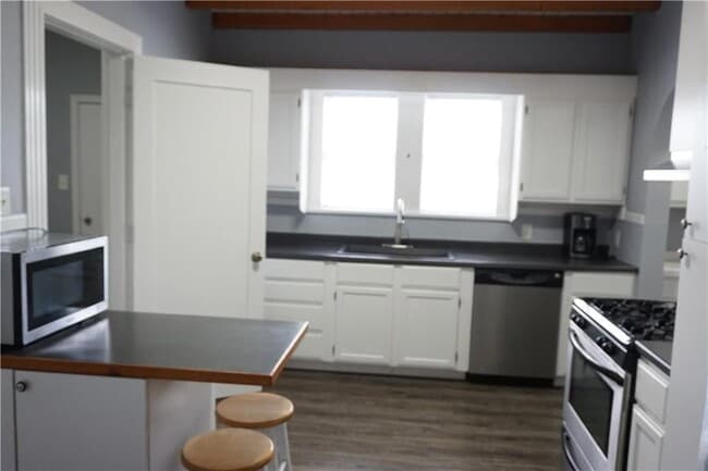 Building Photo - 177 W 5th St