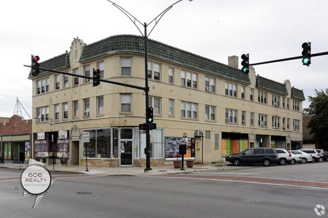 Building Photo - 3153 N Long Ave