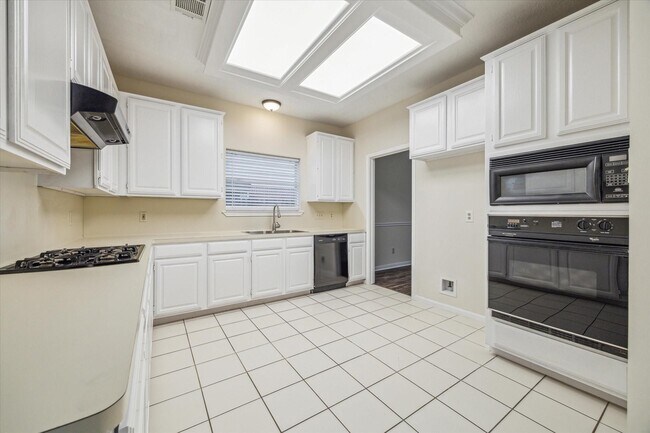 Building Photo - 16403 Wellers Way