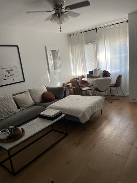 lounge - 2202 Penmar Ave