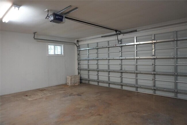 Building Photo - 401 Palm Springs Dr