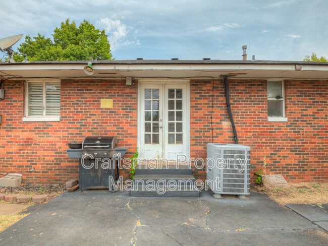 Building Photo - 1724 Churchill Way